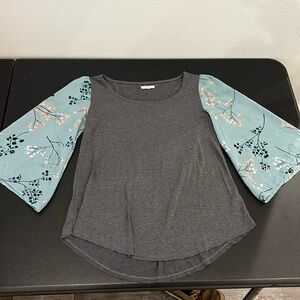Maurices 3/4 gray shirt with floral arms size XS